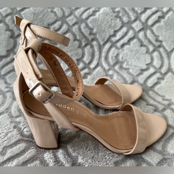 Madden Girl Nude Patent Block Heel Sandals Size 8.5 - Picture 5 of 9
